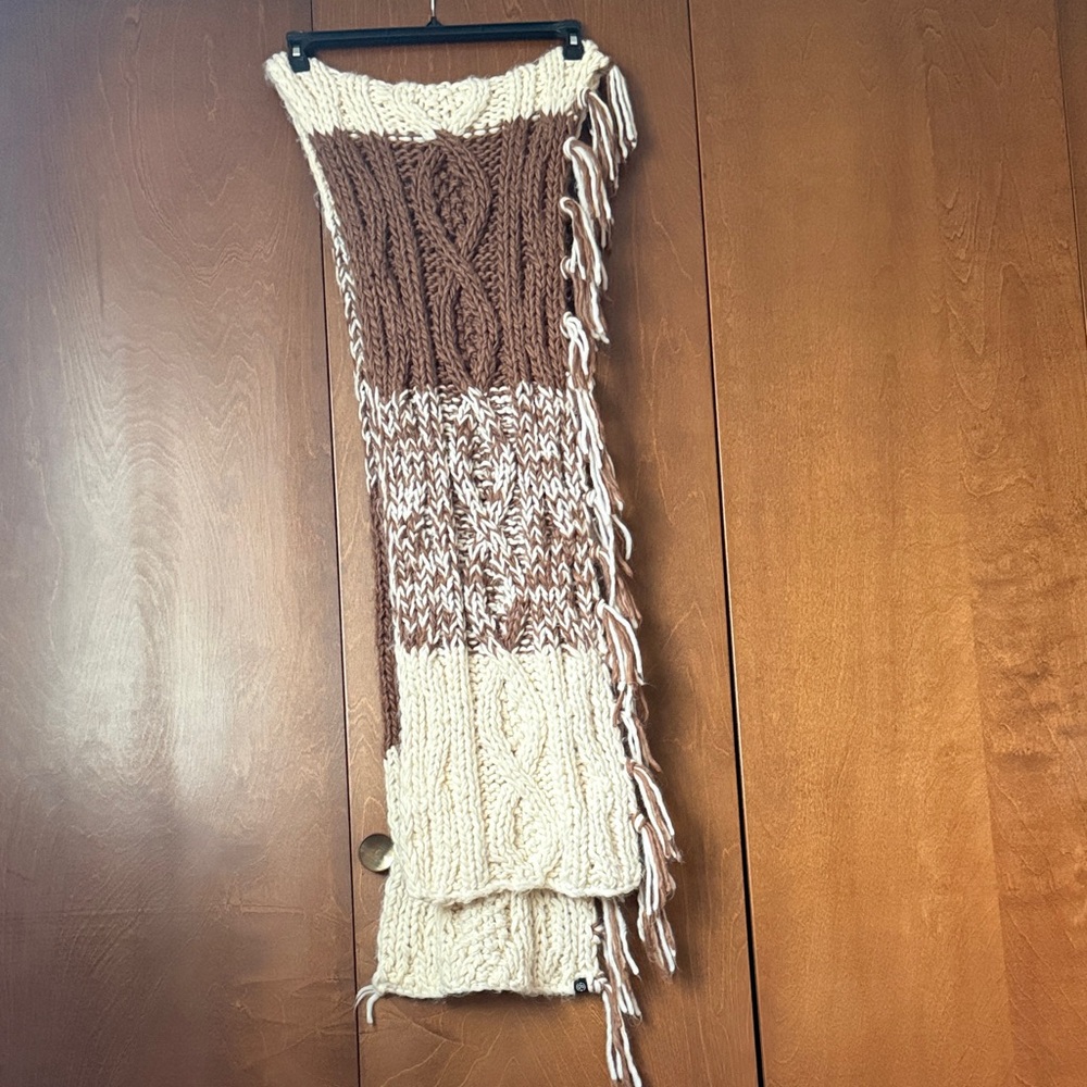 Treasure & Bond Chunky Two-Tone Brown and Cream Cable Knit Fringed Scart